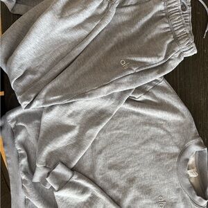 ALO Yoga Heather Gray accolade set